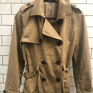 Lightweight trench coat
